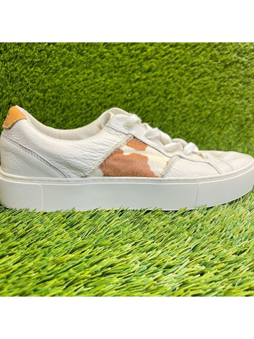 UGG Dinale Womens Size 10 Cream Brown Athletic Leather Walking Shoes Sneakers